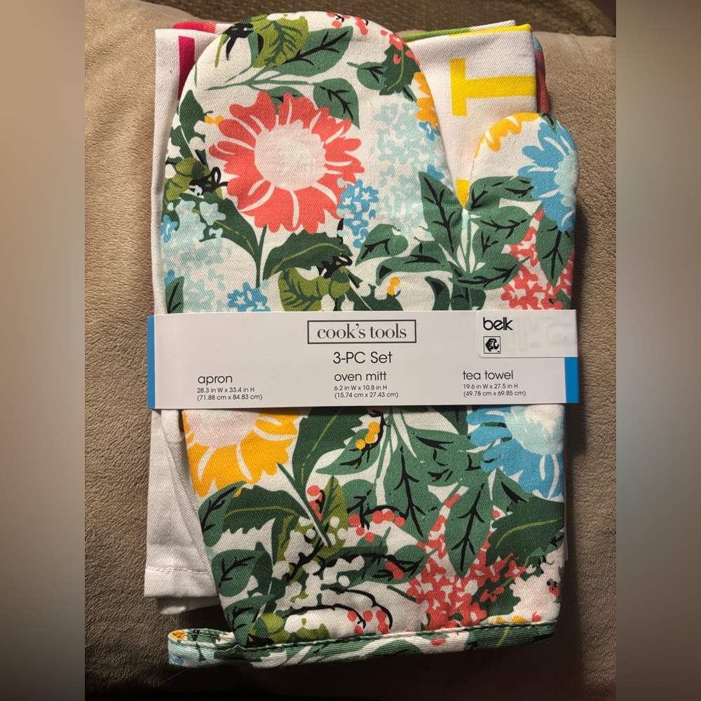 NWT 3 Piece Cook’s Tool’s Apron, Oven Mit, and Tea Towel Set from Belk